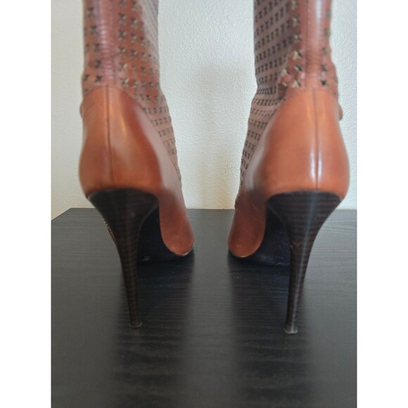 Donald J. Pliner DMSX  Brown Laser Cut Perforated Ankle Heeled Booties size 7 - Picture 6 of 11